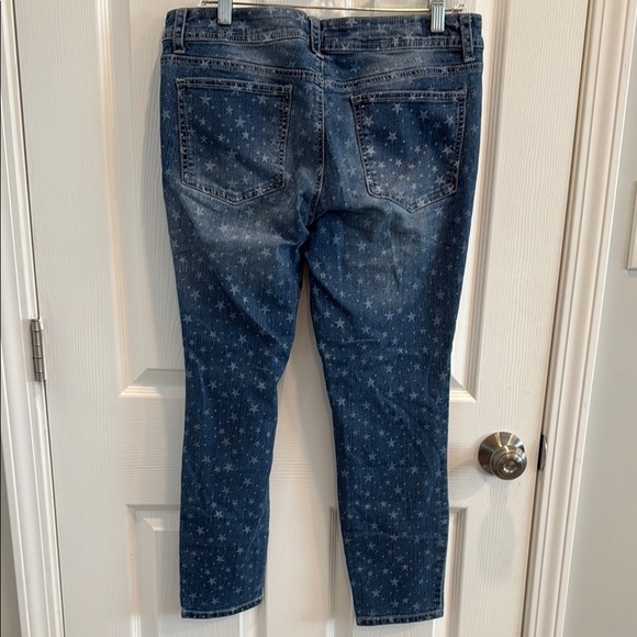 lei Ashley Star Print Low Rise Blue Ankle Cropped Jeans with Distressed Finish - Picture 6 of 13